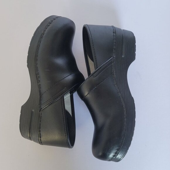 Dansko Professional Comfort and Support Clog Shoes. Size US 10.5/EU 41 - Picture 4 of 8